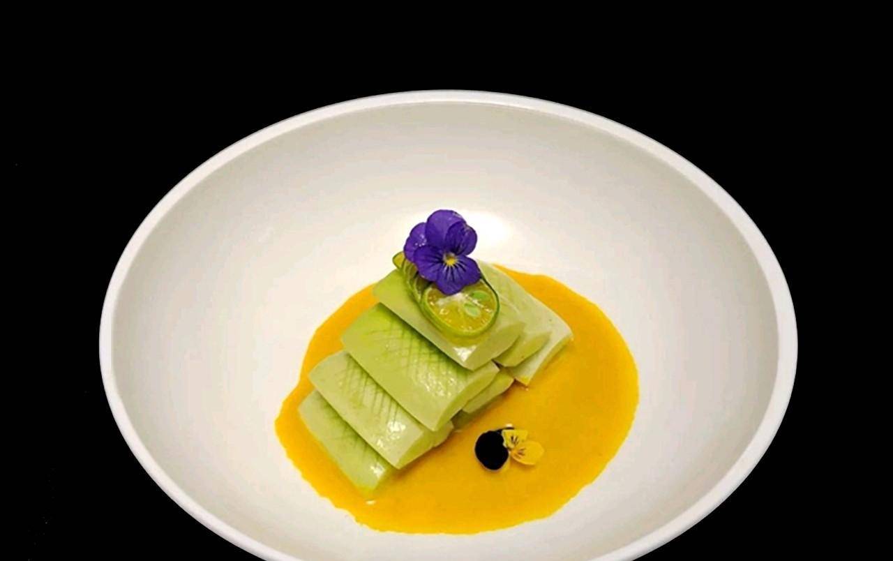 剁椒脱骨猪手, 碳烤蘑菇牛小排,黄金汁佐玉女瓜_配料_步骤_香料