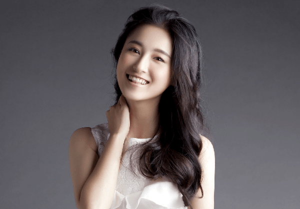 演员艾佳妮,默默演绎小角色磨练演技,收获婚姻与孩子_时候_作品_机会
