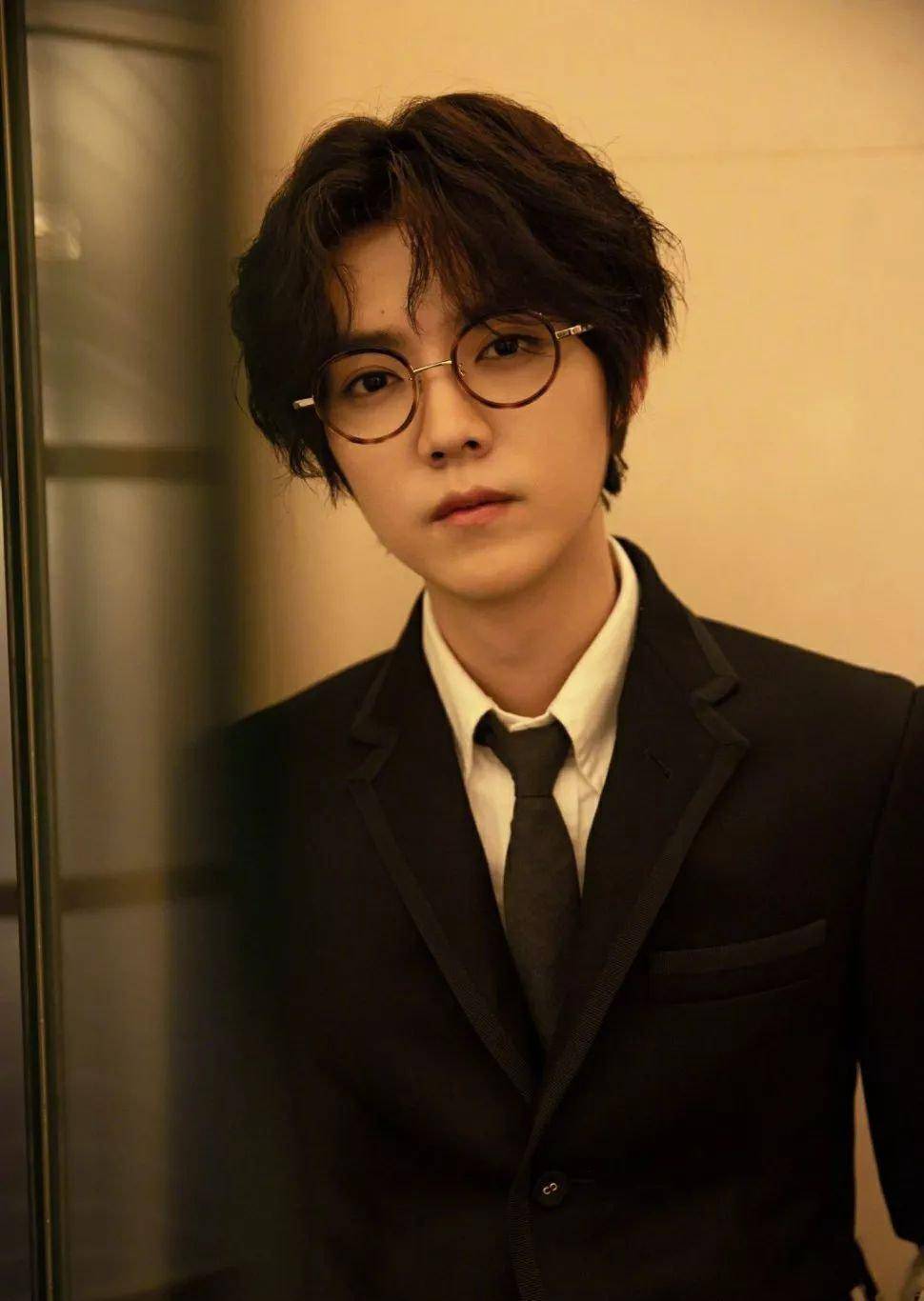 鹿晗丢掉偶像包袱?金色长发略显沧桑,化身终极"干饭王"_邓超