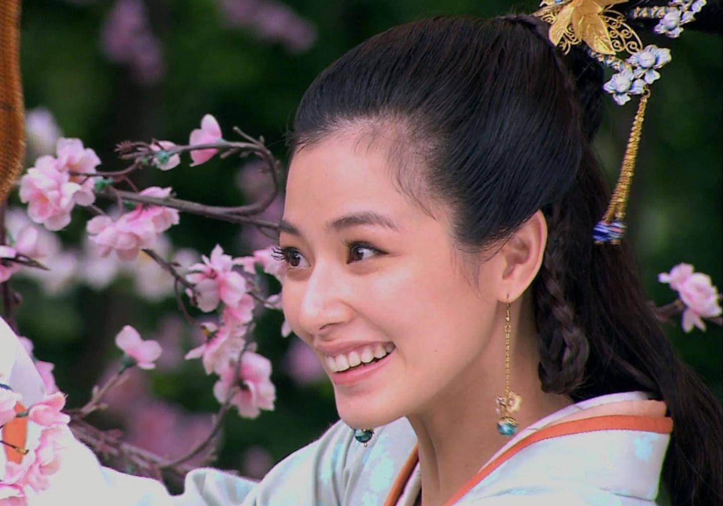 陈怡蓉和老公结婚5年,育有一女,网传小三上位,看看她的回应?