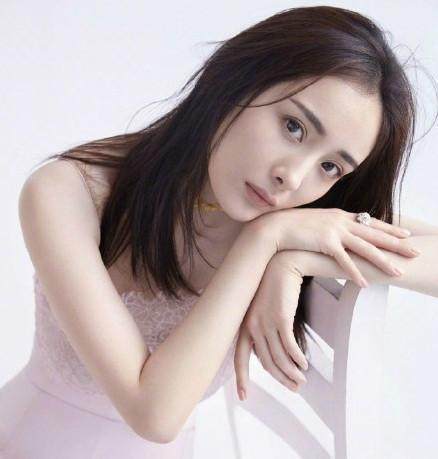 杨幂拍时尚大片还是美,第四张你喜欢吗?_造型_裙子_样子