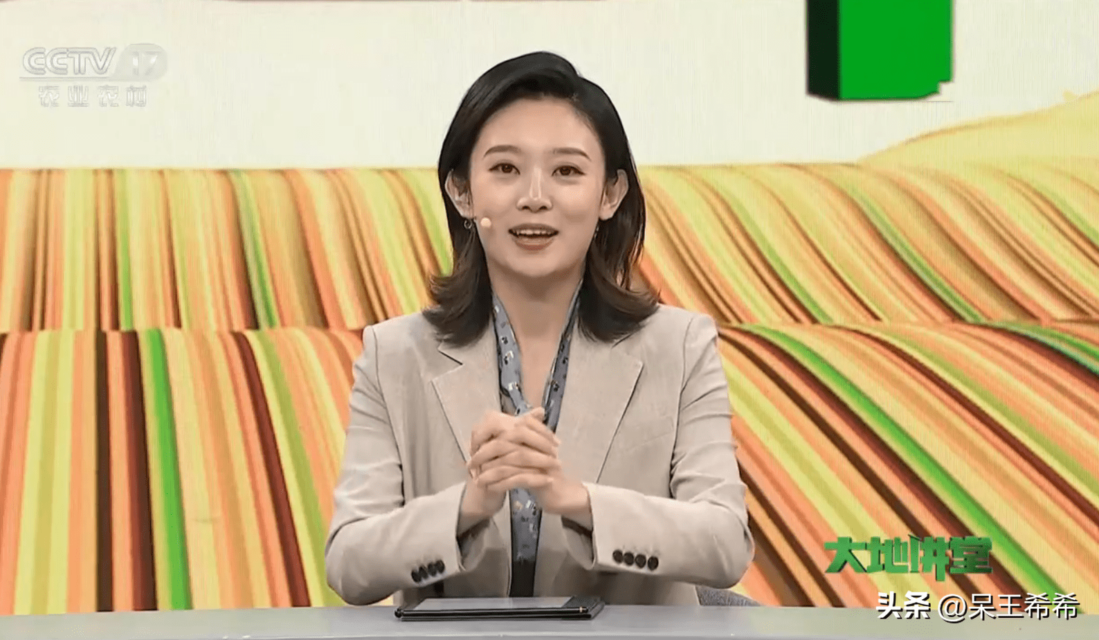 李七月喜获门面节目主持机会,市场影响力明显提升_舞台_观众_农业频道