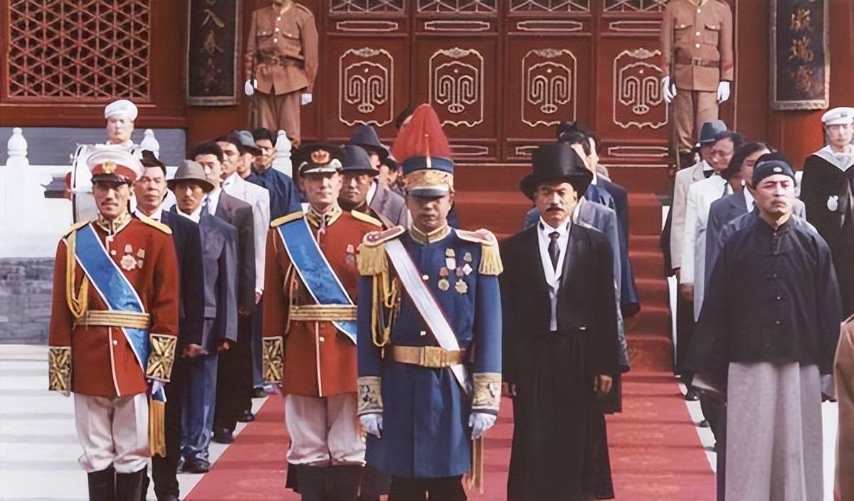 就任中华民国临时大总统,张作霖立即投靠了袁世凯,同年9月,他正式被