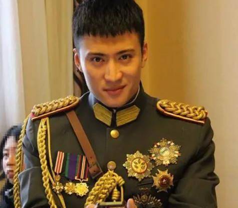 他是贾乃亮的同学,与赵丽颖合作过多部剧却没捧红,真是一言难尽_齐霁