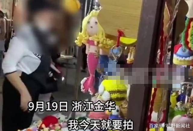 女子购物遭摊主嘲讽辱骂：不要脸，你买不起，怒砸摊位要求报歉