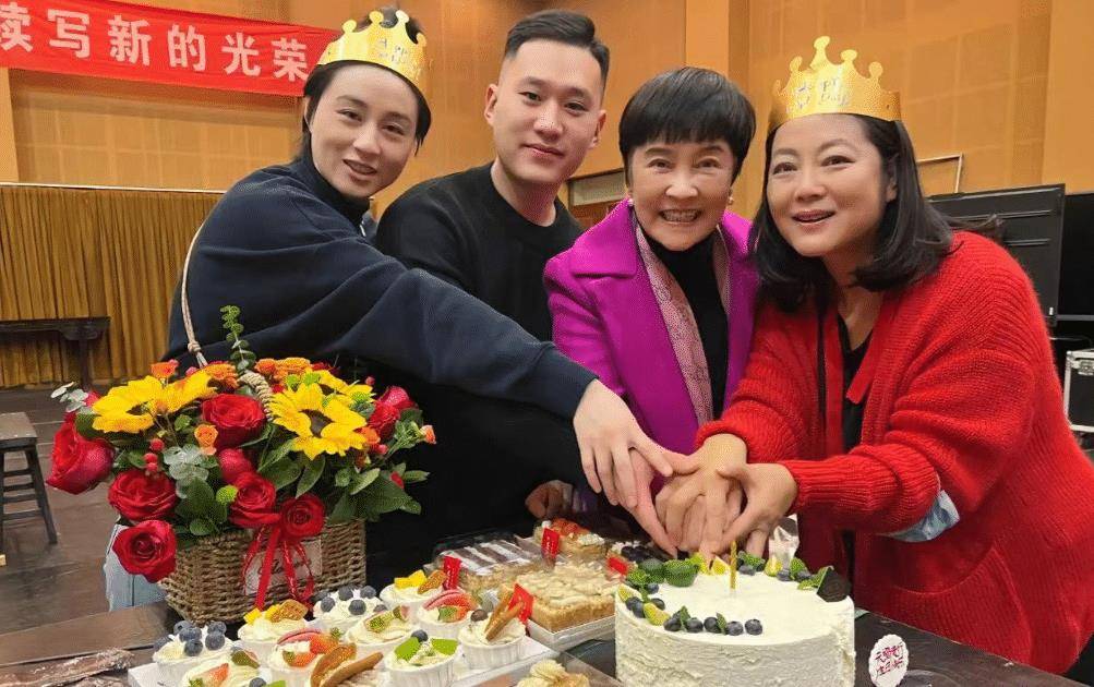 王茜华:风光背后有心酸,二婚嫁导演生一儿一女,如今苦尽甘来_孩子