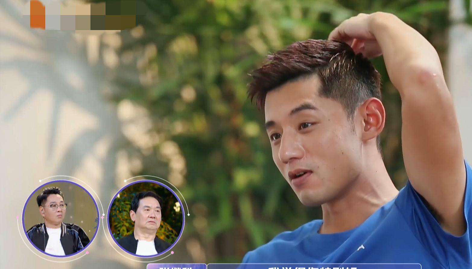 从鼓浪屿出来,张继科又带金晨去了乒乓球训练基地,一进门就秀了一把球