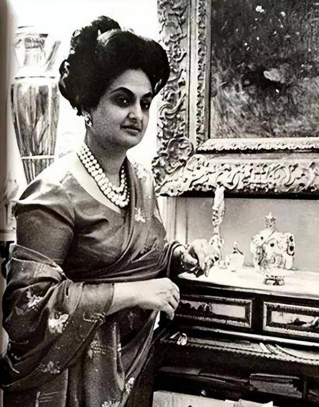 西塔德维:带前夫的8个孩子嫁给王子,为她拆祖传皇冠,一生奢华_辛格