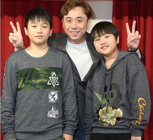 2岁出道养家,为继母赚整容费,被亲爹榨干千万的小小彬,今再添后妈
