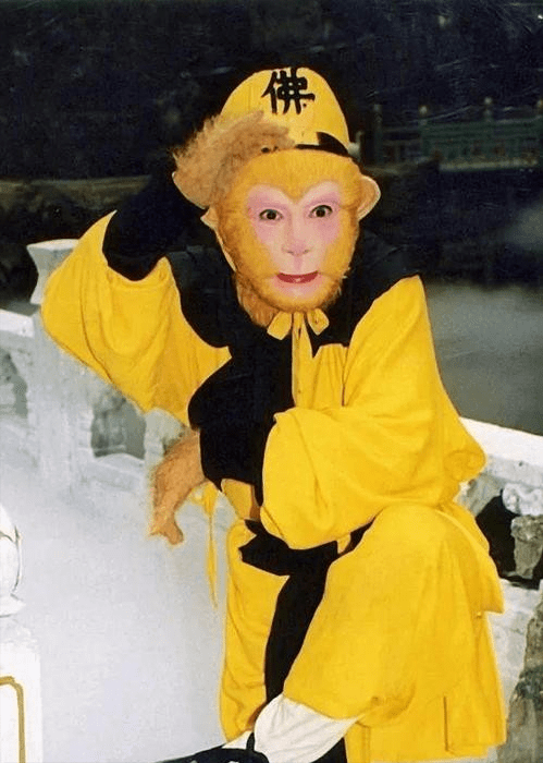 的孙悟空成了观众最喜爱的角色,无论男女老少,都喜欢模仿"猴哥"的动作