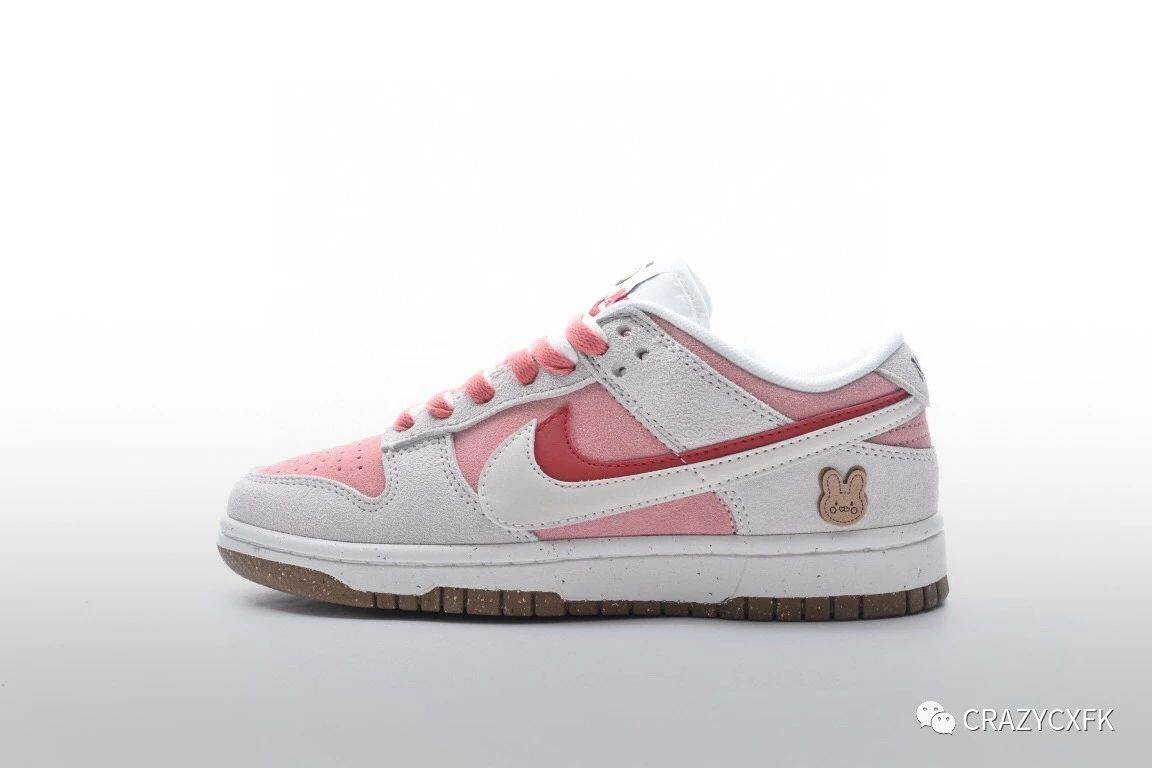 耐克 nike sb dunk low double swoosh 麂皮浅灰粉红双钩兔年限定板鞋