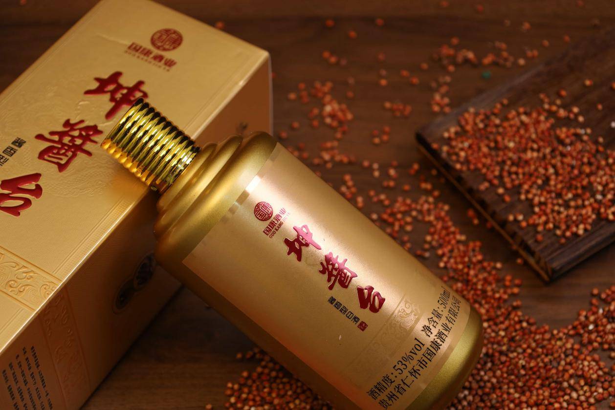 只要是常喝酱香酒的老酒客,用的是本地糯红高粱,还