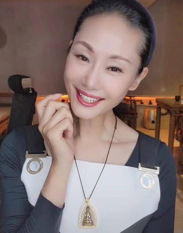 55岁于文华太会过日子了!