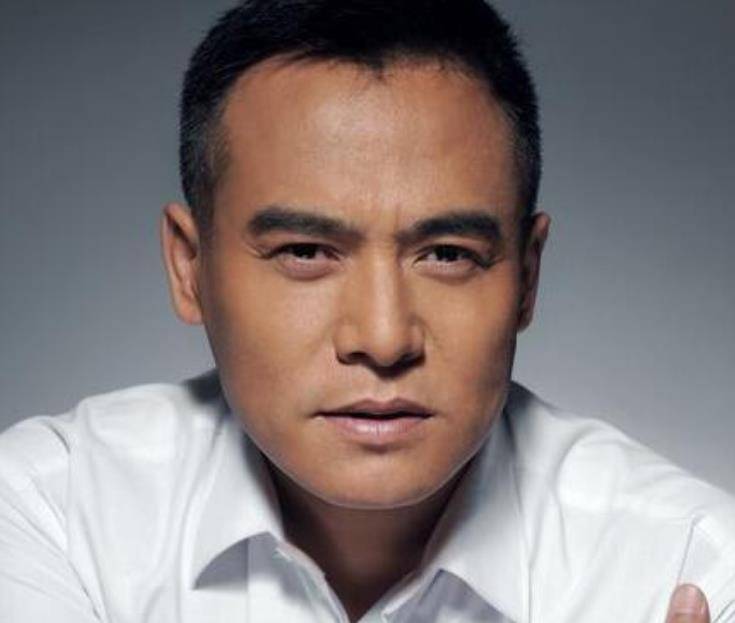 他是"那图鲁"扮演者,后娶"芙蓉姐姐"为妻,今49岁活成这样