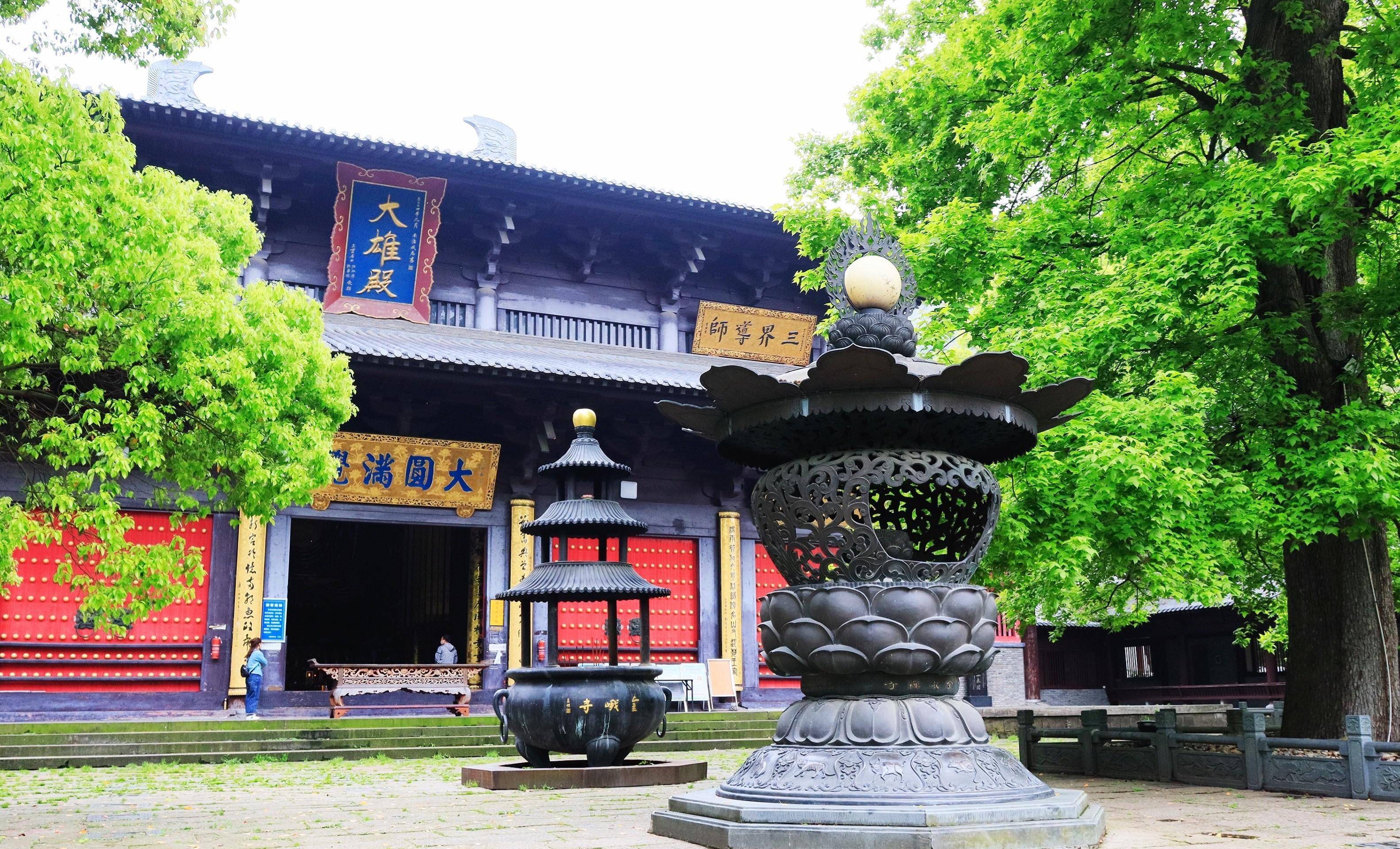 宁波金峨山下的千年名刹,风景原来这么美,难怪有名人曾来此长住_寺院