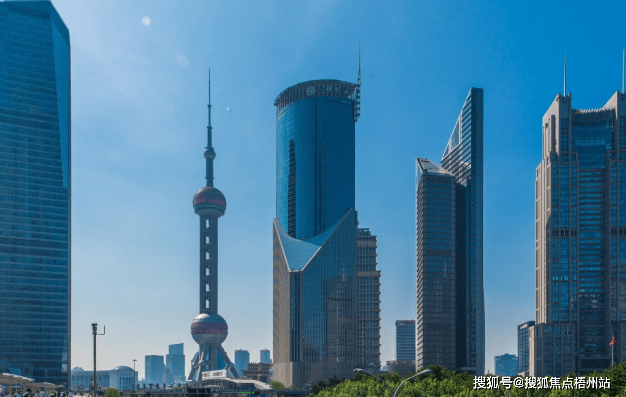上海中银大厦(原名上海国际金融大厦)位于浦东陆家嘴金融贸易区1