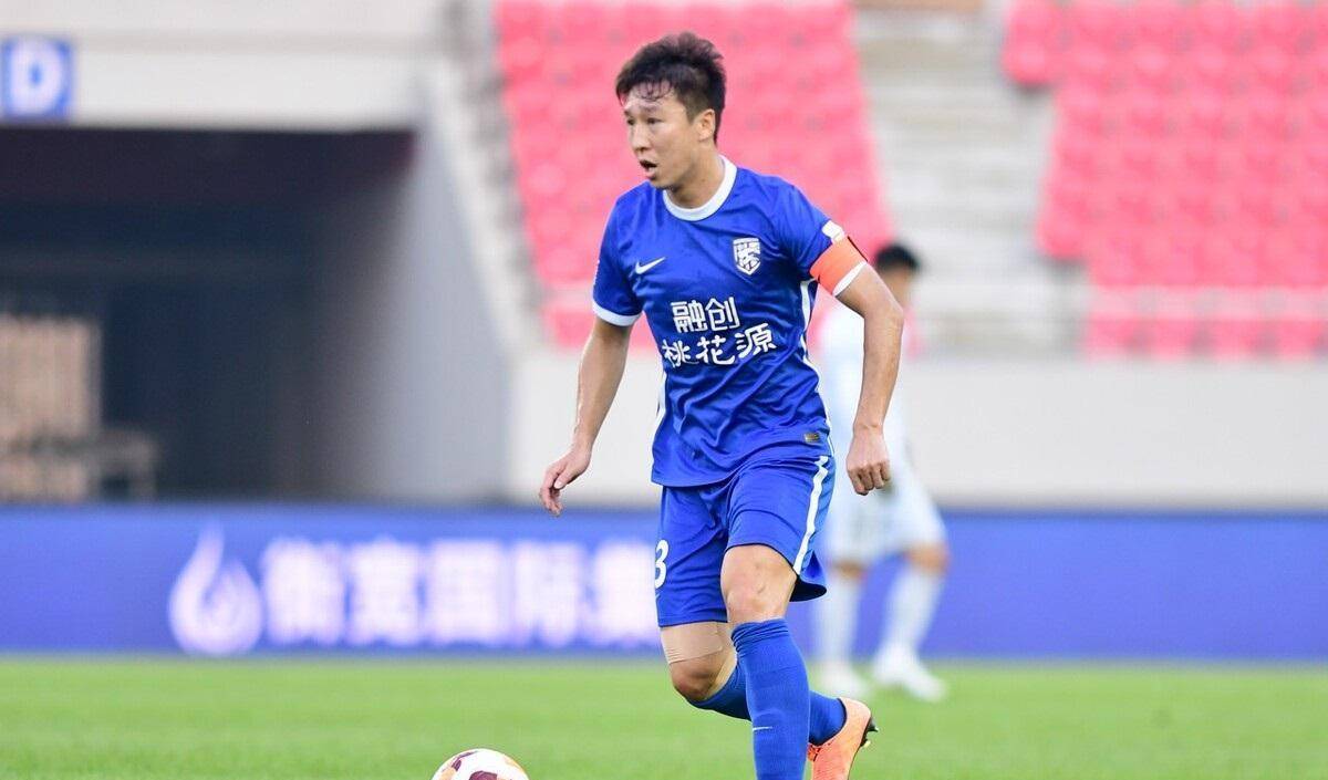 武汉三镇 - 为队长任航送上生日祝福 期待新赛季再建功勋_中超_比赛