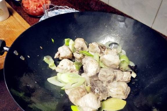 只需加些紫苏，做出来的排骨味道鲜美，不油腻，大人小孩都爱吃！(图11)