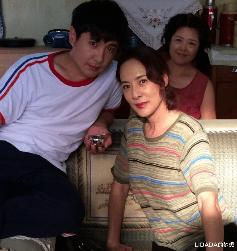 知名演员李萍:带一女嫁二婚张谦,丈夫去世后她的选择让人动容_贾妮