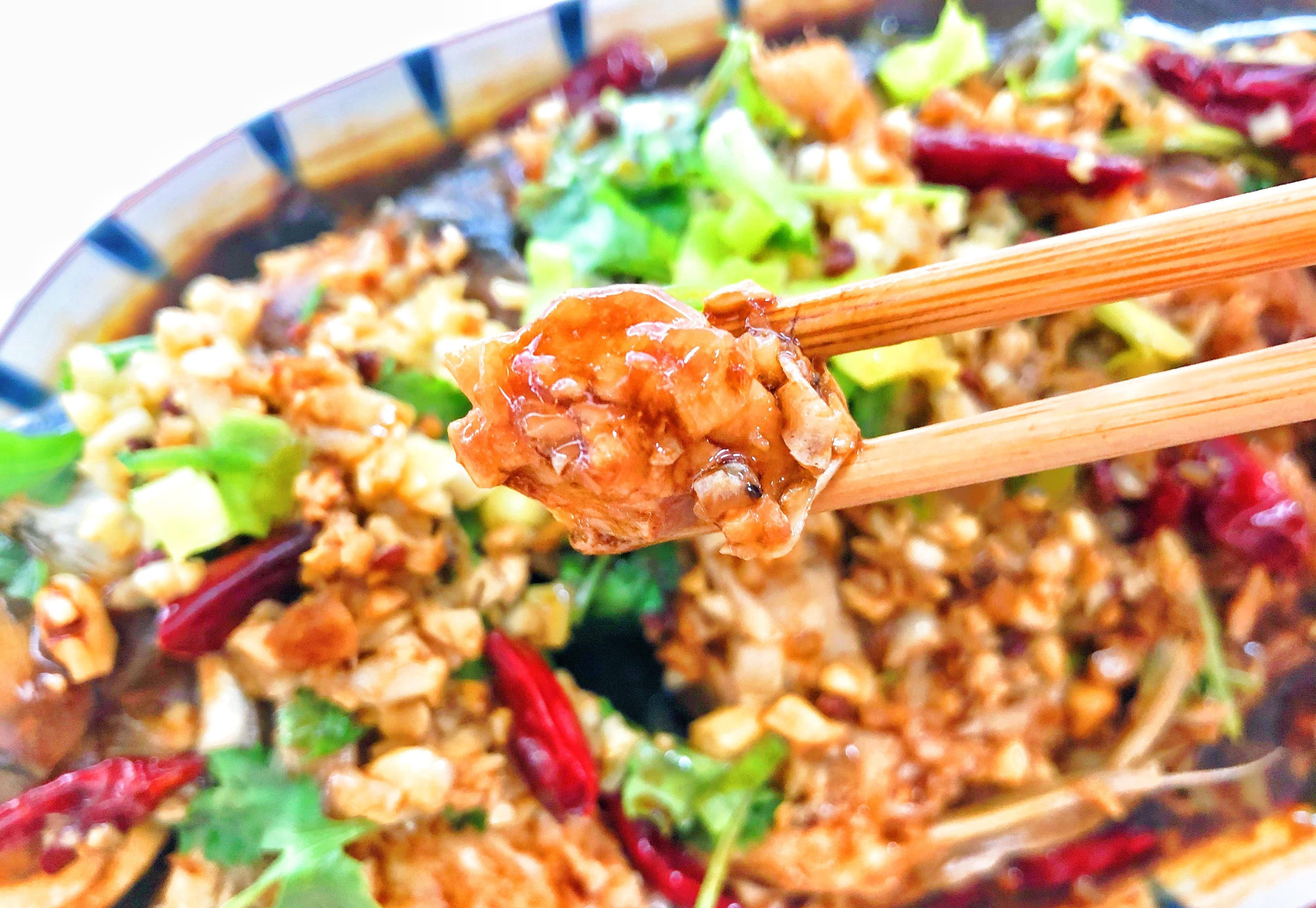 蒸鱼时多加1碗料汁,教你做成麻辣鲜香的蒜爆鱼,蒸8分钟就出锅_鱼肉_蒜