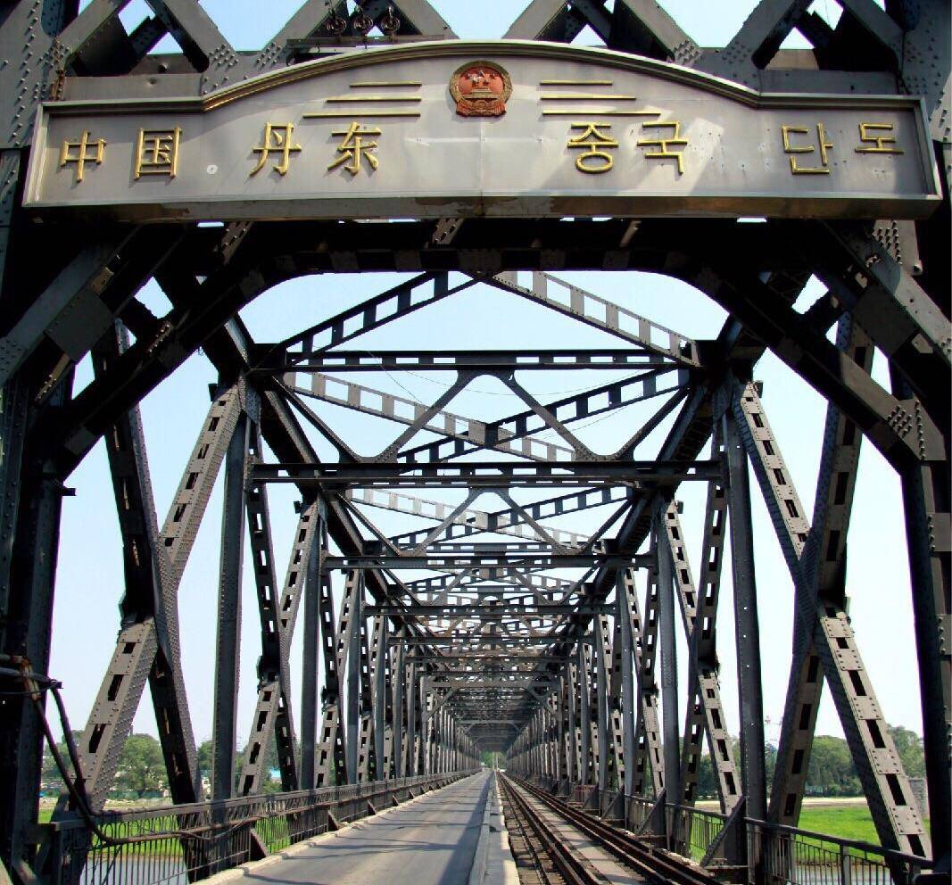 叫元宝区,往南就是国门湾上的那个著名的跨过鸭绿江的大桥,每年都有不