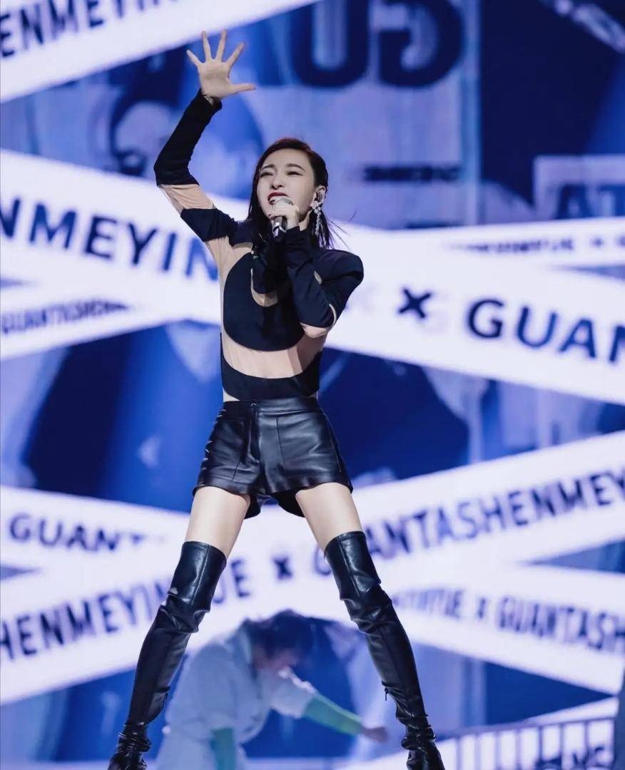 "素颜女神"王丽坤:紫衣皮裤里藏"高段位"爱情,清纯撞上欲望_乔振宇