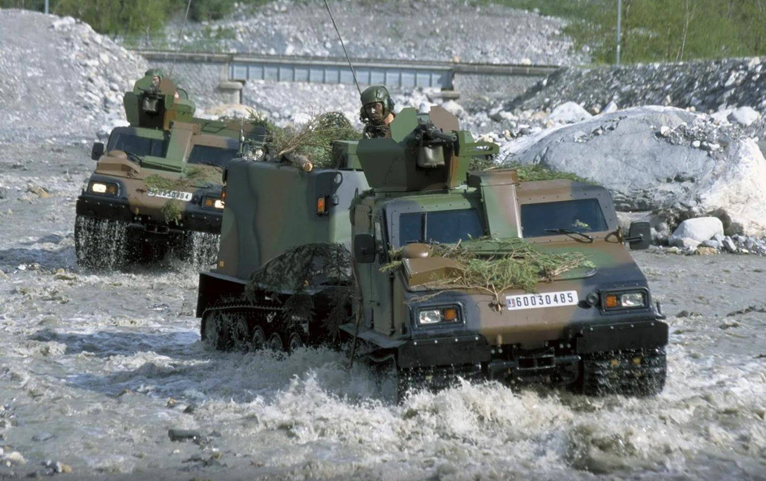 此前,bv206系列全地形车经常在战场上现身,成为一款知名的武器装备.