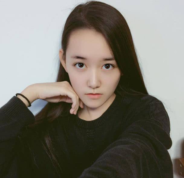 很多网友都等她长大,果然没让人失望_蒋依依_关晓彤_小国