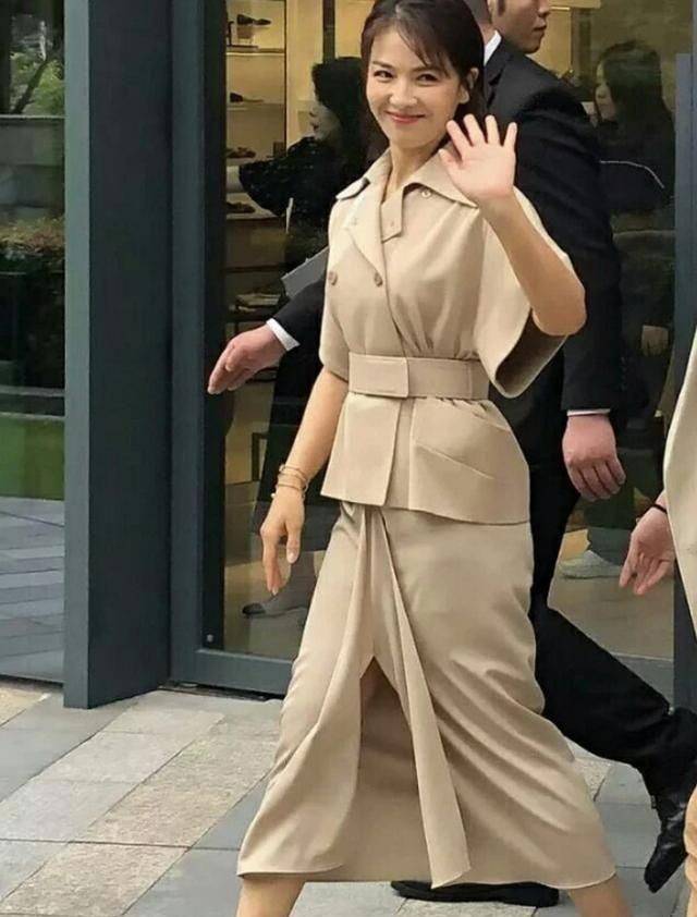 刘涛穿短裤录歌,没有细长的美腿,反而是化妆的脸成反差!