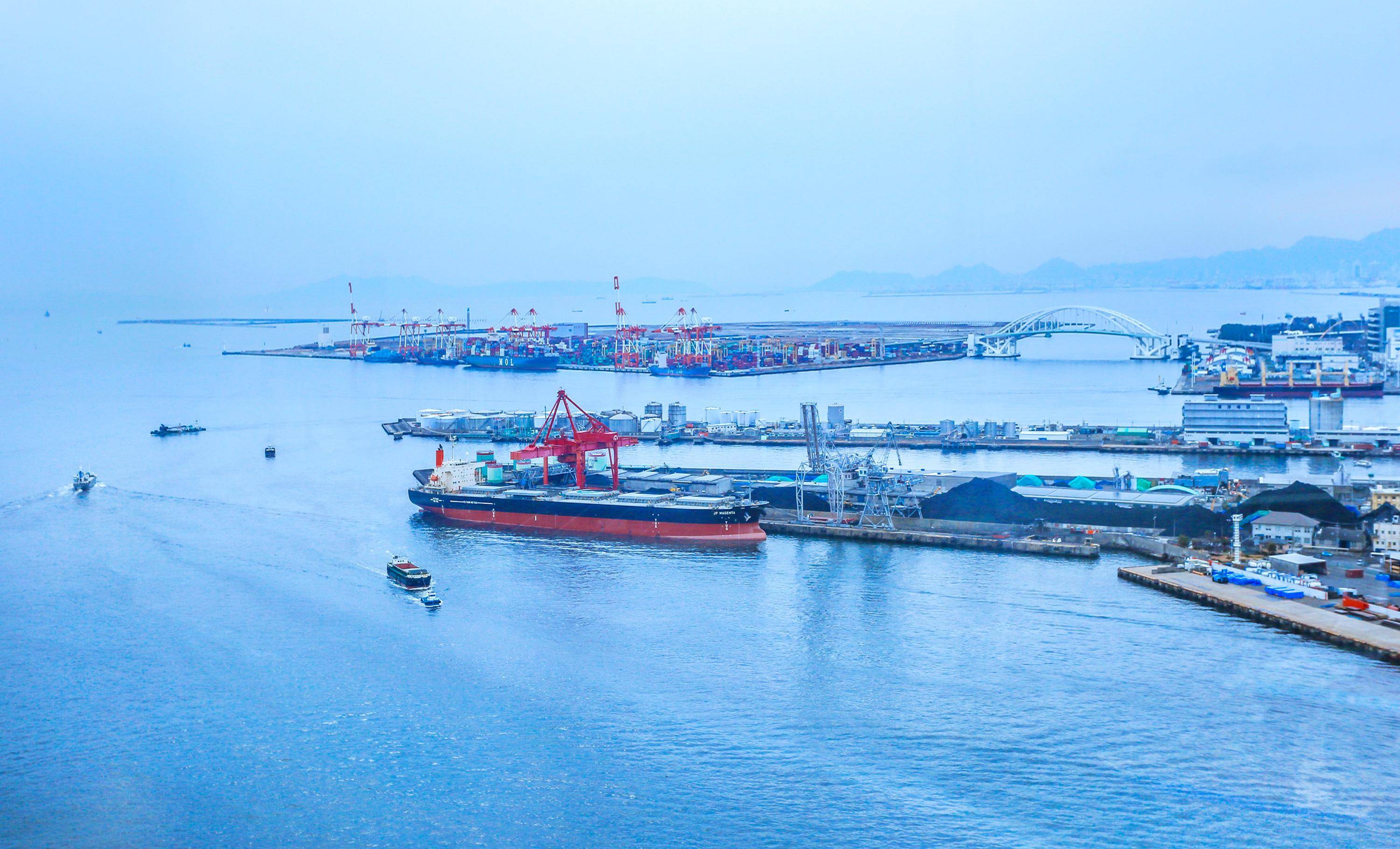 日本重要港口,工业产值仅次于东京,游客可坐哥伦布海船畅游