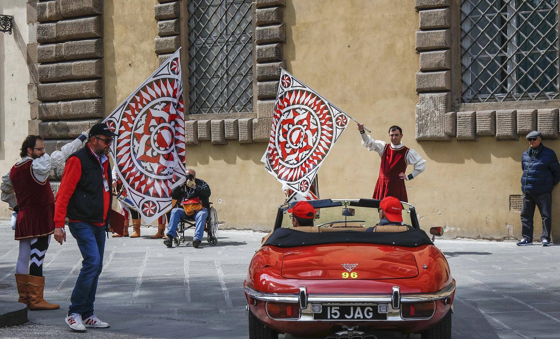 比萨和卢卡,一城因歪了的塔著名,一城躲过二战轰炸保存中世纪原貌