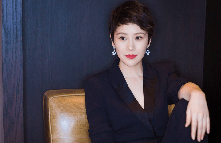 有一种留长发叫海清,颜值整体下降,感觉像"换头"?_时候_机场_因为