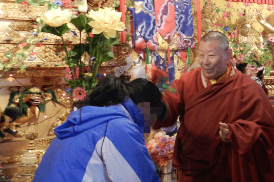 活佛行骗多名女弟子,10年敛财2亿,他是如何落网的_洛桑丹_师父_济南