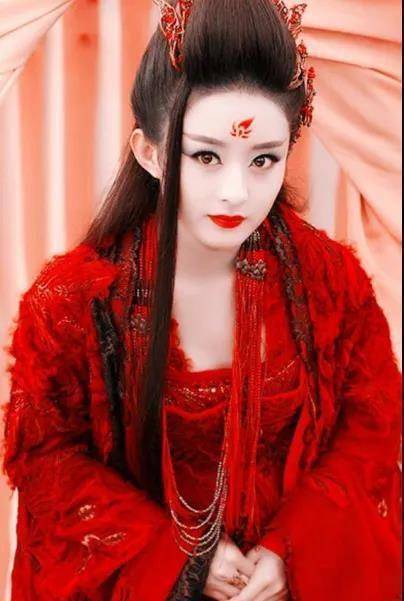 同是都是红衣美女,躲过花千骨,闪过李未央,绕过扶摇,却唯独败给了她
