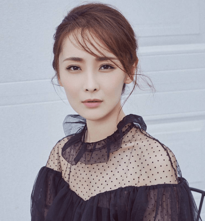 就参演了张艺谋导演的《满城尽带黄金甲》,曾一眼被张艺谋相中的李曼