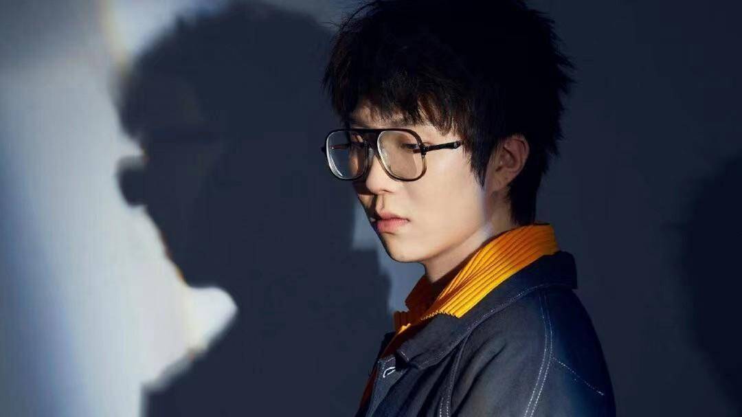 在毛不易的印象中,所创作的第一首歌曲,还算能拿得出手的歌,是为出嫁