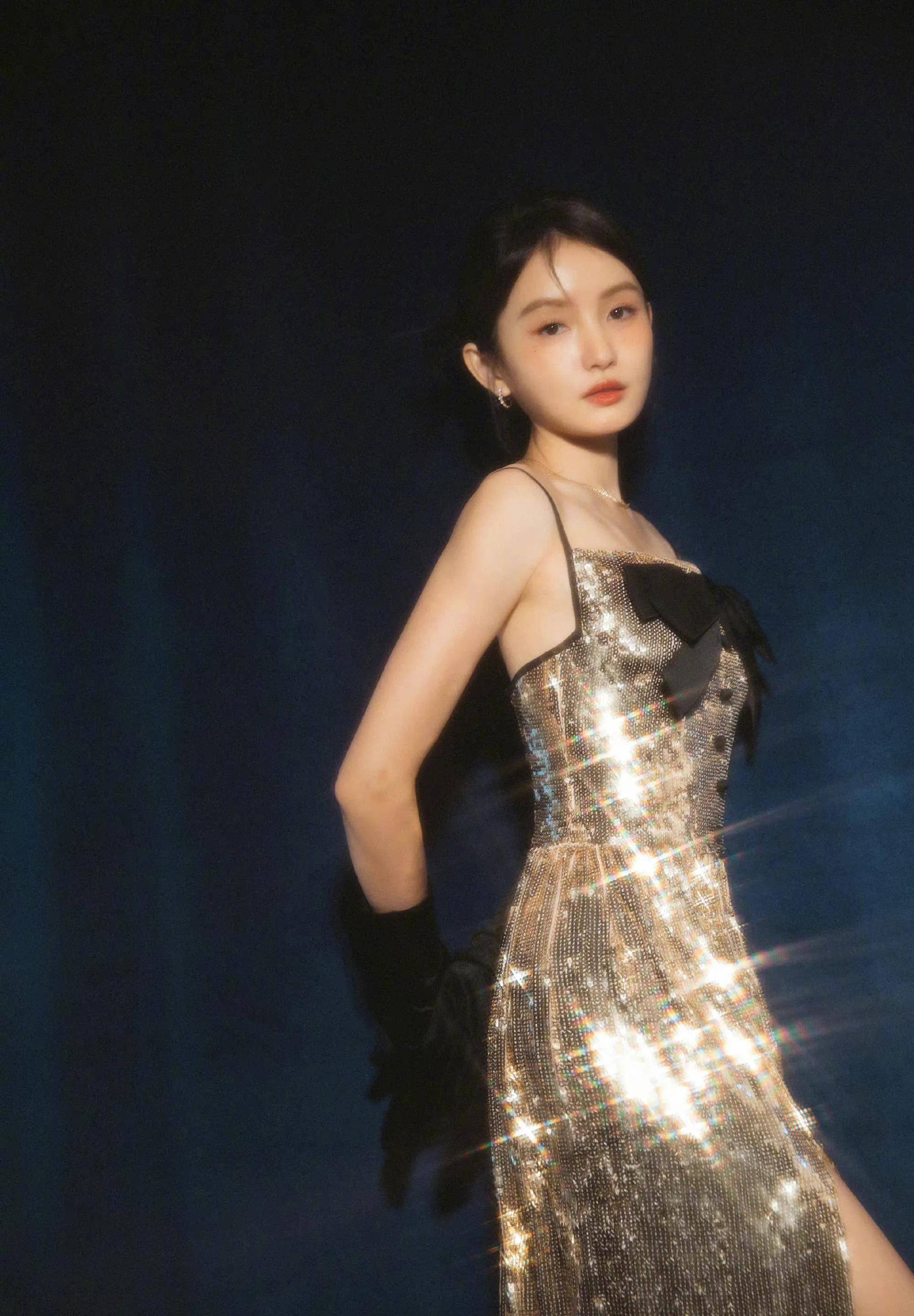 最新时尚盛典红毯:毛晓彤于文文性感撩人 程潇美背迷人 刘些宁仙气