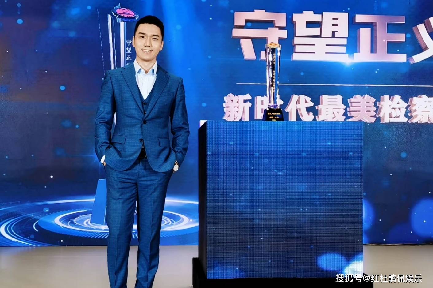 播音主持越来越卷,继张舒越之后,又一位央视主持人考取北大MFA_屠化_节目中心_成绩