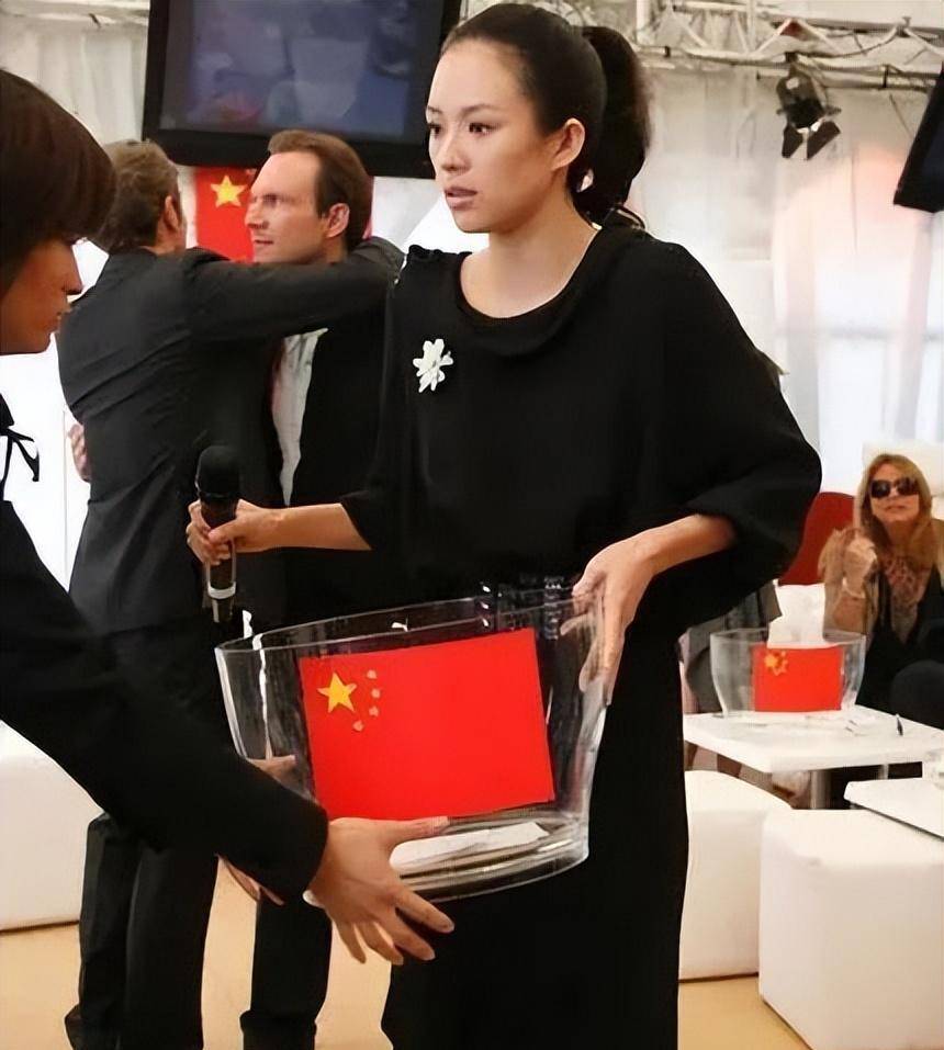 16年前,章子怡牵手外籍男友vivi,其身家400亿:我是很传统的人_媒体