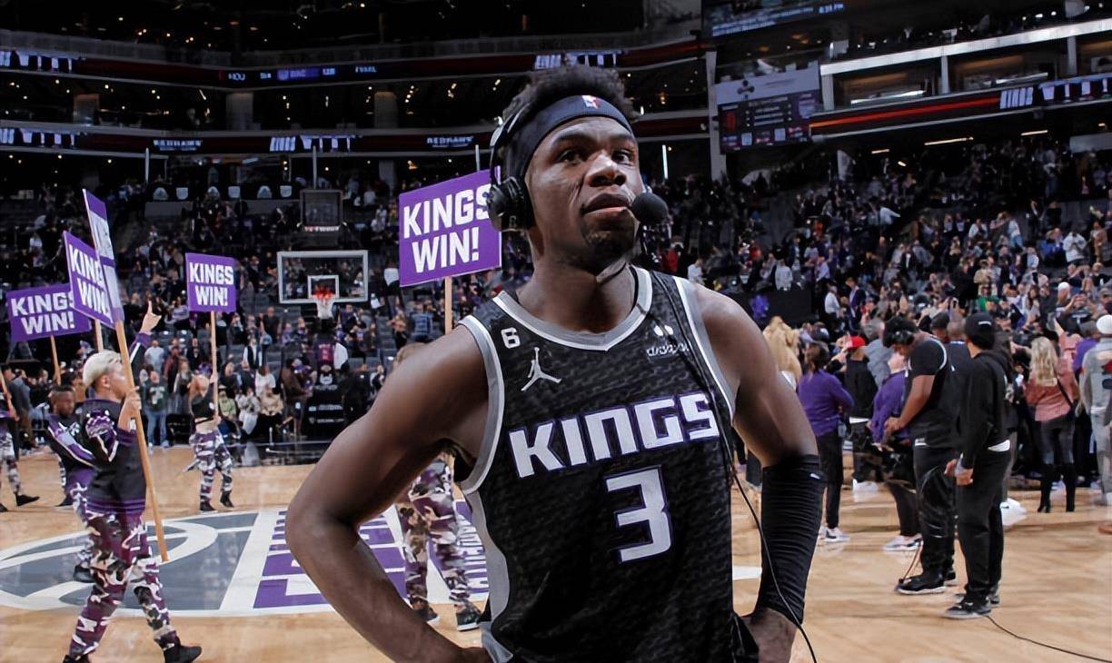 在这场比赛中,国王的替补球员特伦斯戴维斯(terencedavis)表现相当