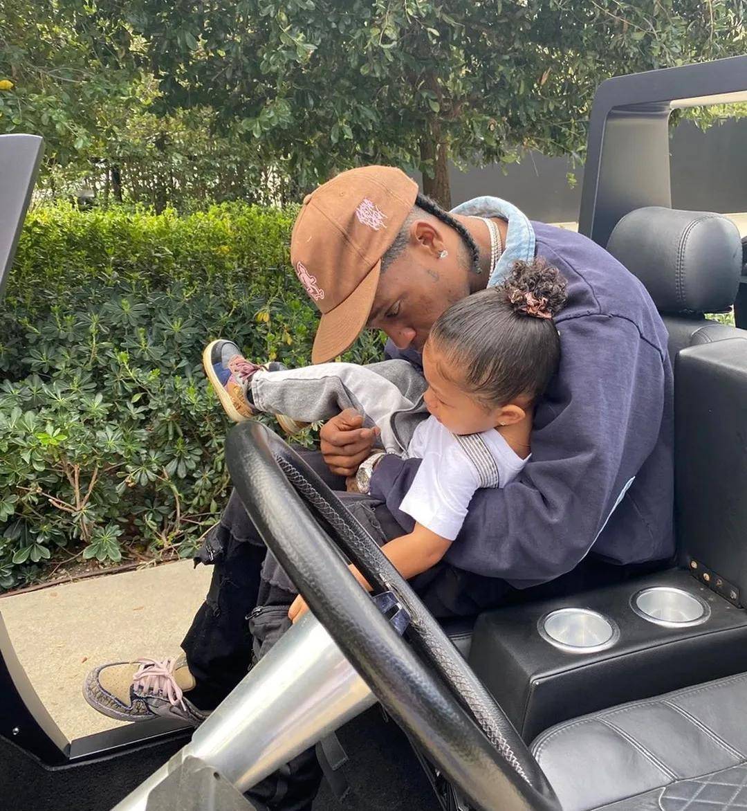 凯莉詹娜继分手传闻后狂删与travis亲密合照!_网友_时候_男人