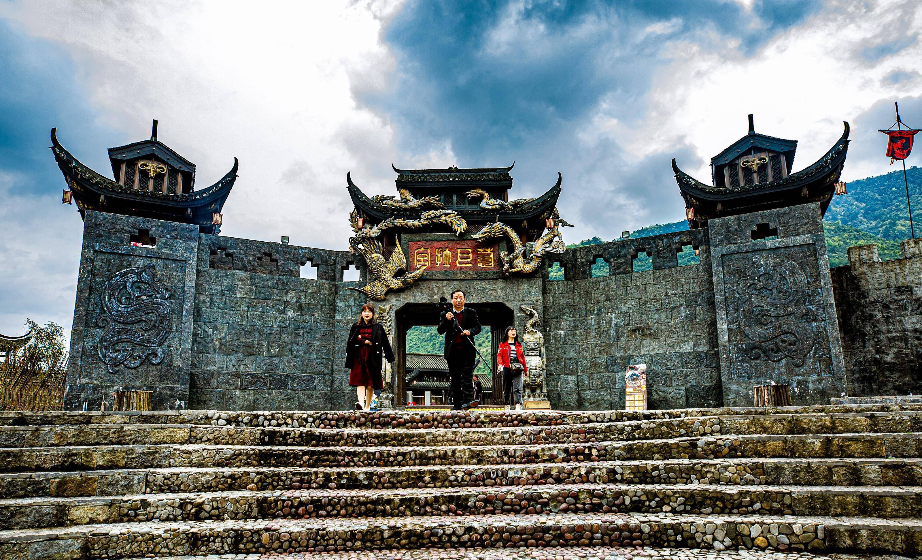 湖南龙山:美丽神奇的惹巴拉古寨,来了就不想走