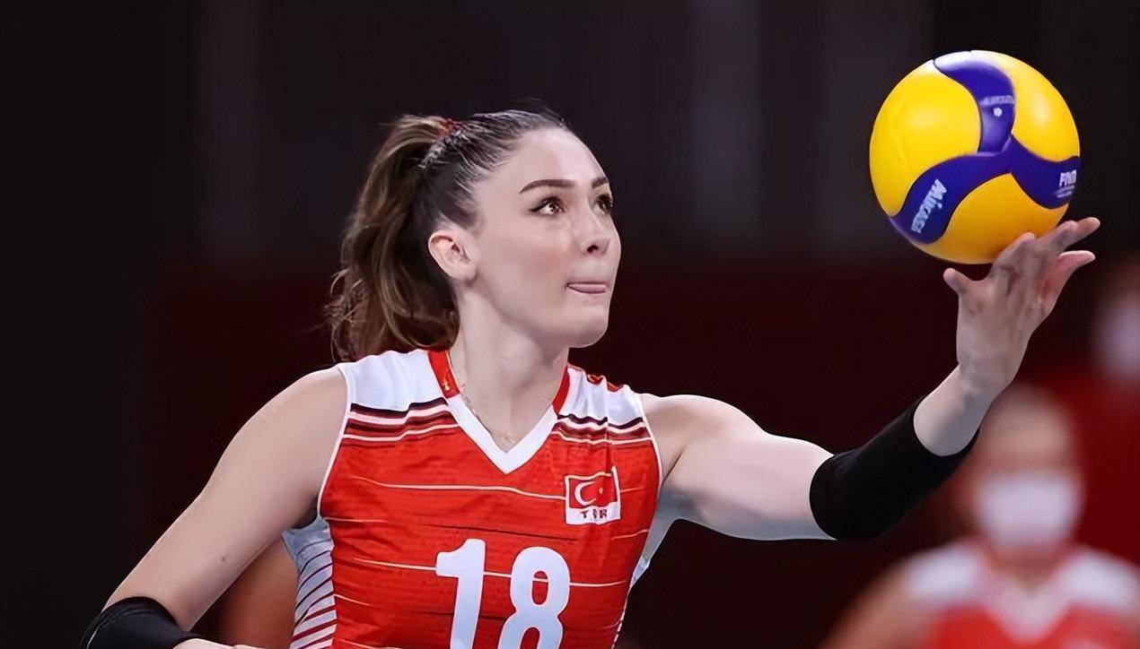 泽赫拉古内什截至2018年,泽赫拉-居内斯已入选土耳其国家女排.