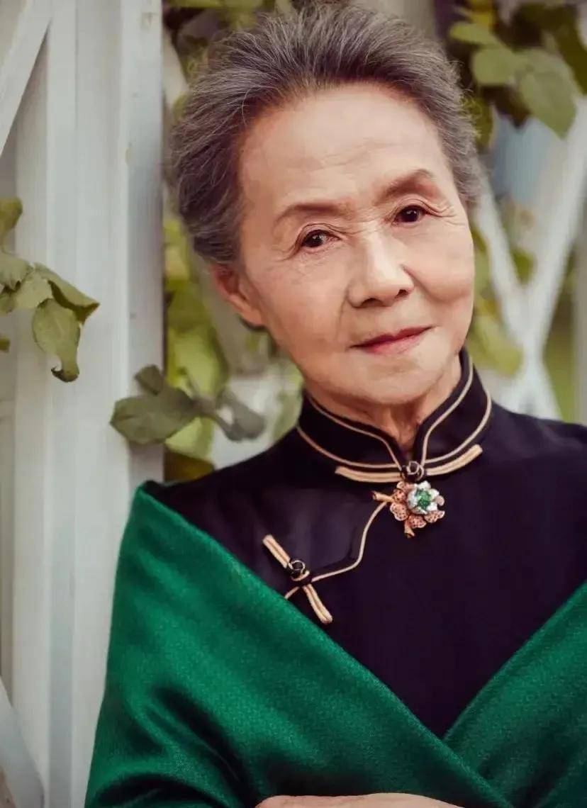 吴彦姝真的好勤奋,谢阿奶刚上热搜,又给《交换人生》宣传加油_奶奶