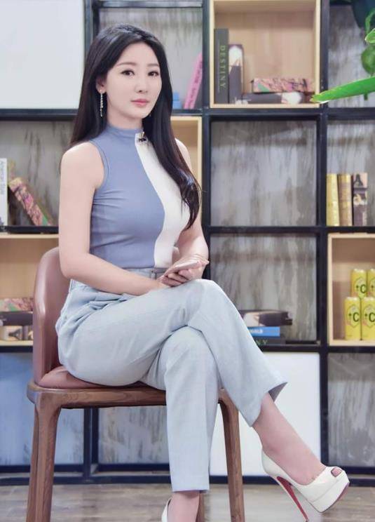 然而,人们也很好奇,柳岩的s字形很完美,而且也身高比较高,比例很完美