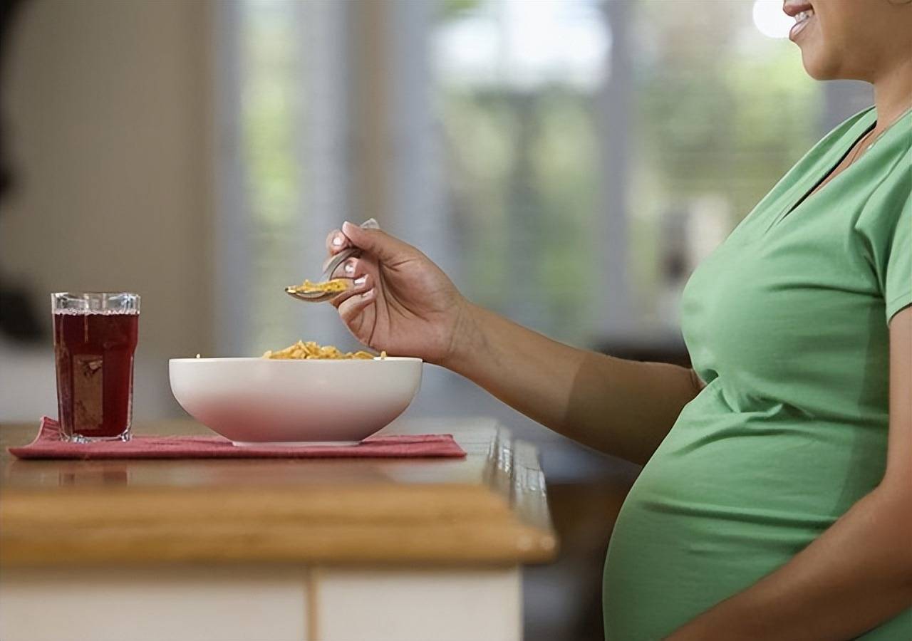 孕妈妈要时刻注意饮食,不止是缓解孕吐这么简单