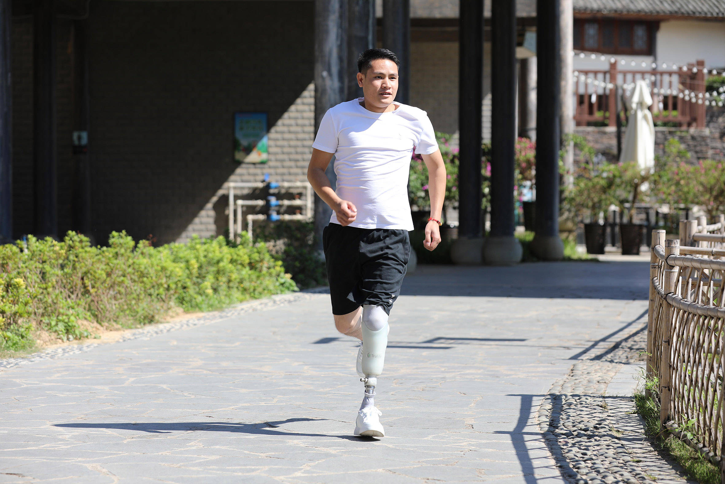 踝离断截肢:踝关节离断手术对抢救时间,医疗技术及医疗条件都有较高的