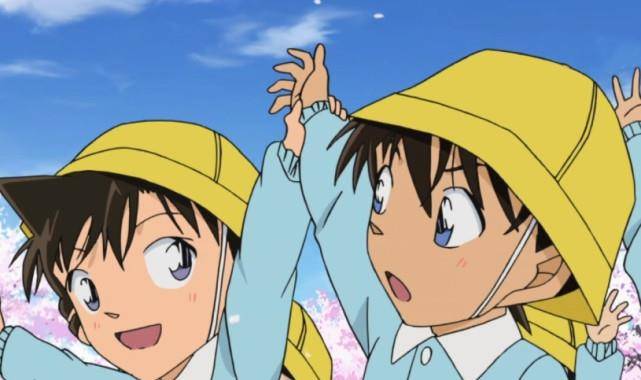 大家都知道柯南就是新一小学的样子,那幼稚园的新一和小兰的模样你