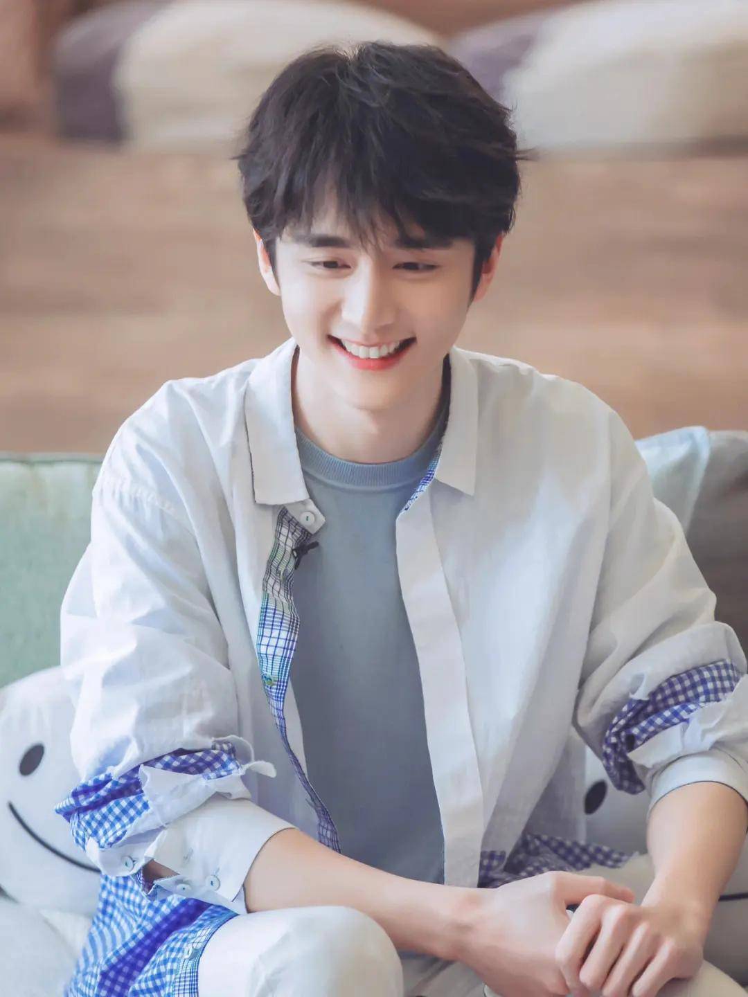 戴眼镜的张新成为什么这么帅?_演技_在线_成绩