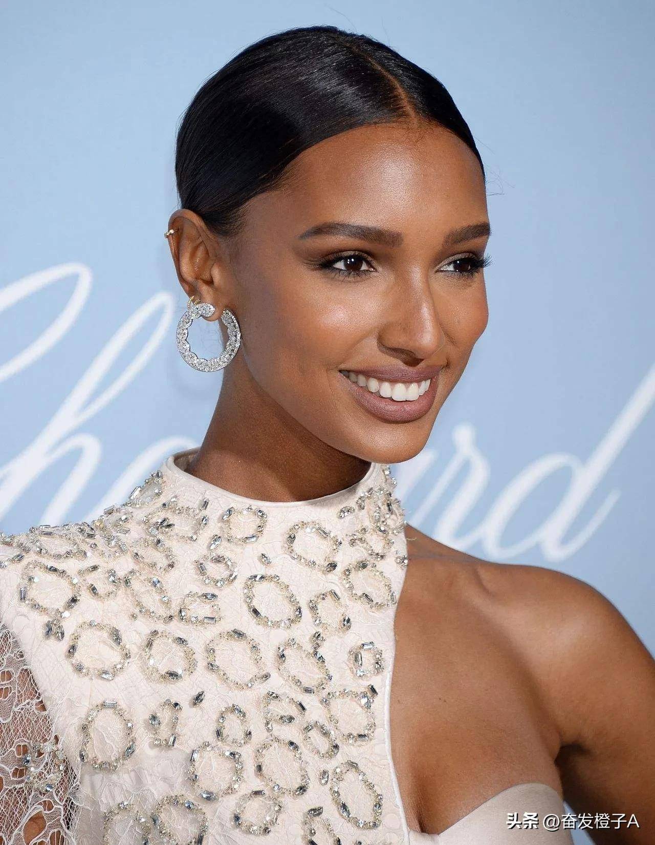 "黑珍珠"贾丝明·图克,不愧是茉莉公主,美不美真的和肤色无关_天使